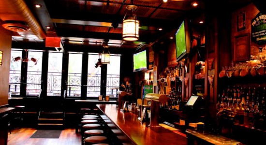PIG&#039;N WHISTLE - MANHATTAN EAST