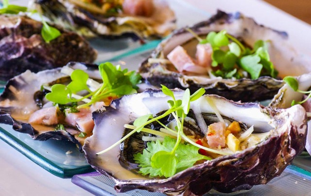 Eats Happy Hour - $1 &amp; 1.50 Oysters